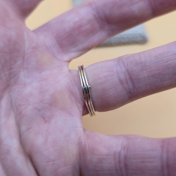 Size 6.5 Sterling Silver Opening Hands Claddagh Heart Band Ring A5475 - Picture 5 of 9